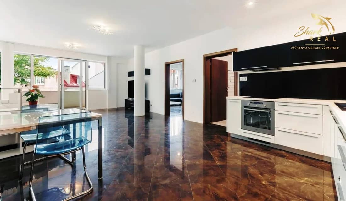Na prenájom 2-izbový rezidenčný apartmán v centre