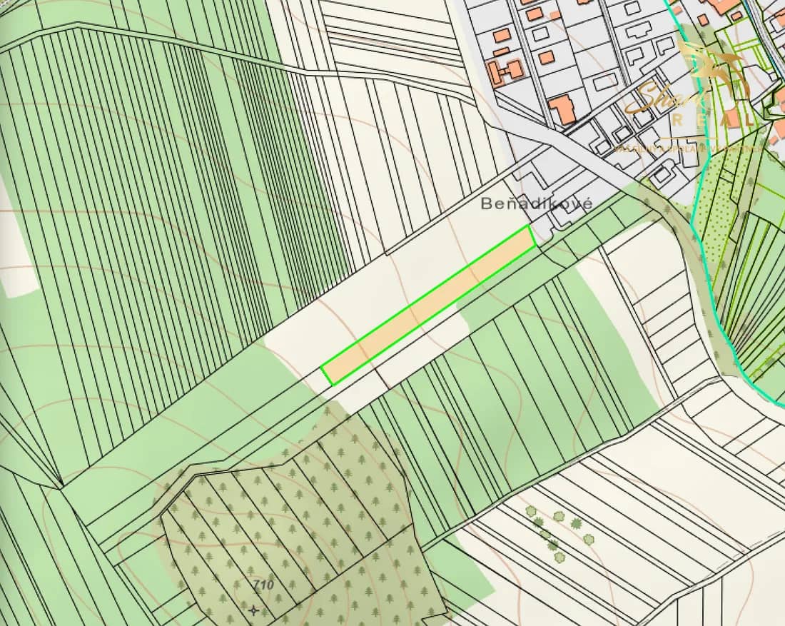 Jedinečný stavebný pozemok so záhradami a krásnymi výhľadmi v Ižipovciach – spolu približne 3 300 m²