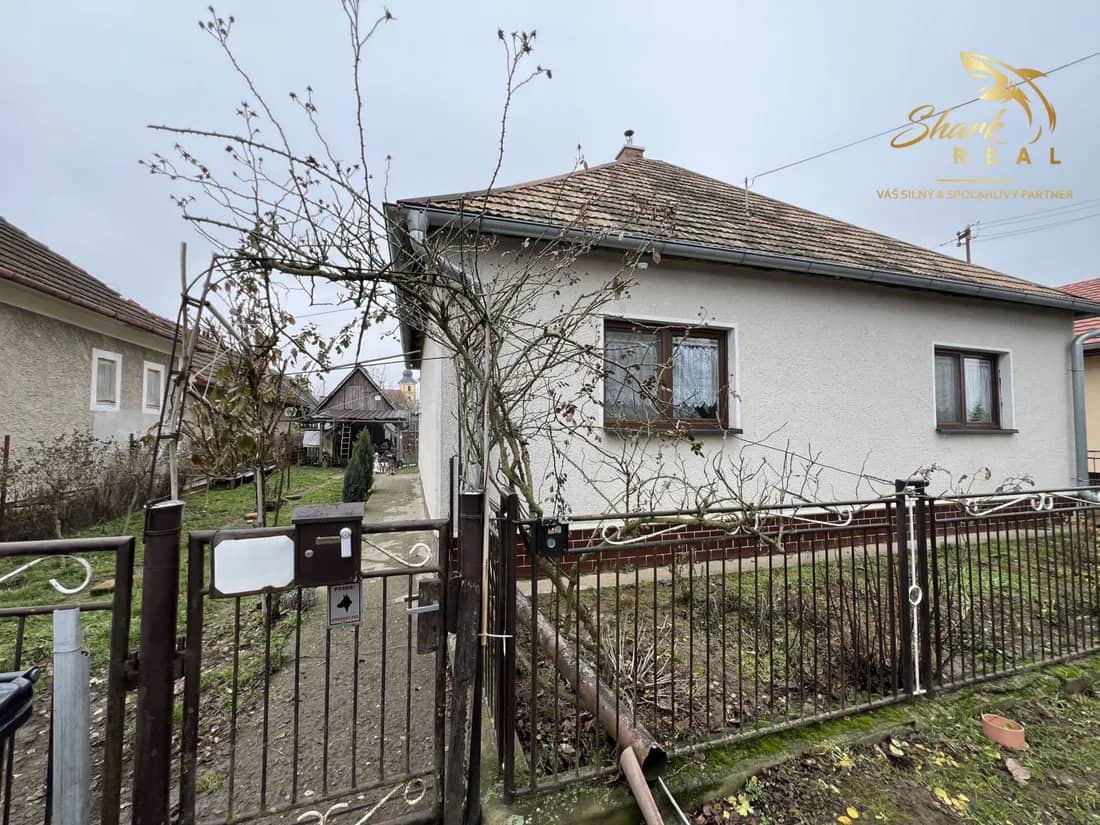 PREDANÉ - Priestranný a udržiavaný 5 izbový rodinný dom na okraji obce