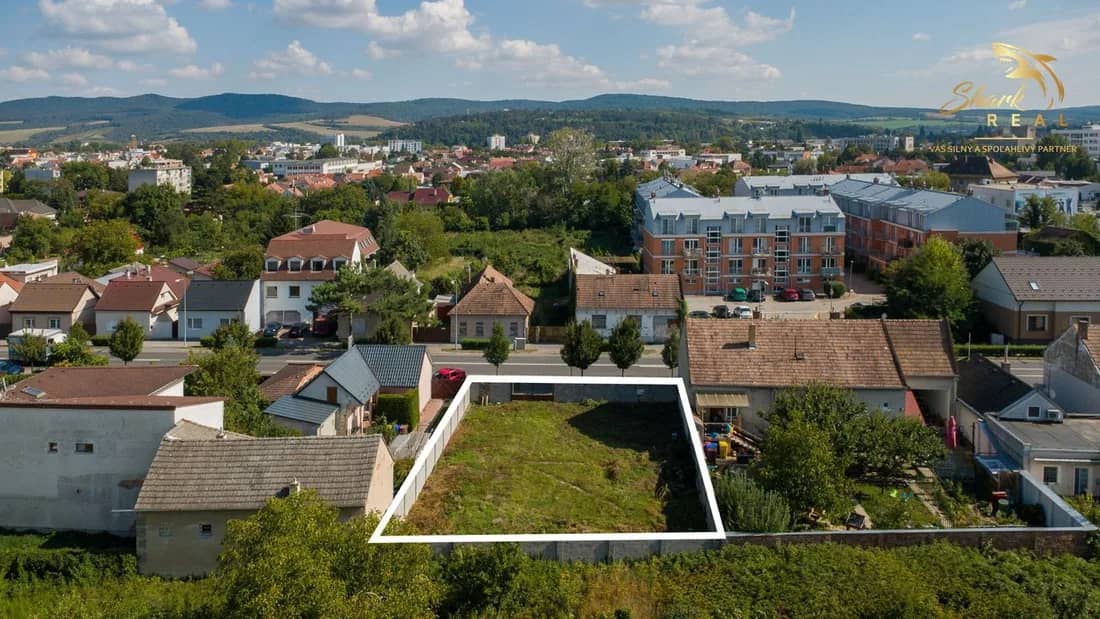 Atraktívny stavebný pozemok pri hlavnej ceste v Piešťanoch